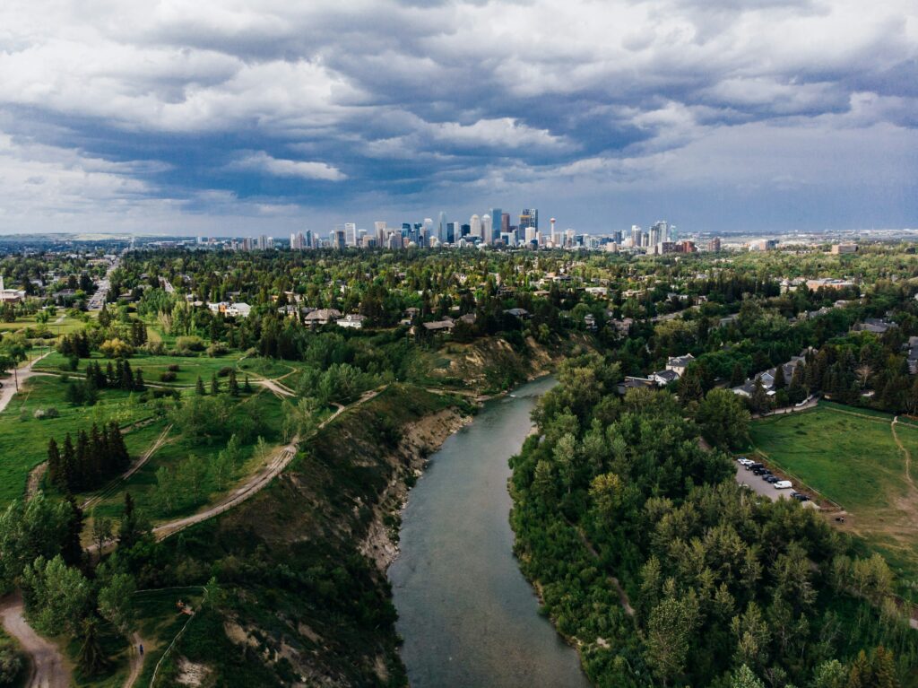 Panoramic view of Calgary showcasing lush greenery and pristine golf courses, highlighting the city's vibrant outdoor lifestyle and scenic landscapes ideal for living and recreation.